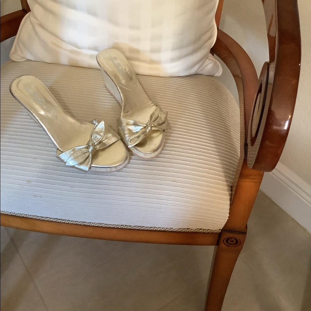 GOLD WEDGE SANDALS